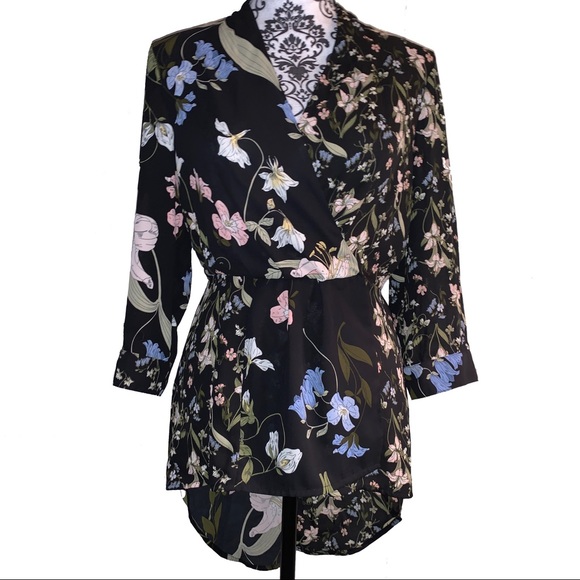 New York & Company Tops - 7th Ave. NY & CO Top ‼️High-low design studio